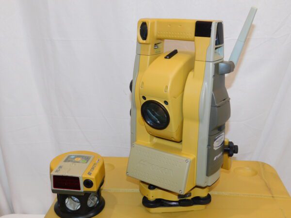 PRE-OWNED, Topcon GTS-903 3" Robotic W/RC3 & BT Modem - Image 4